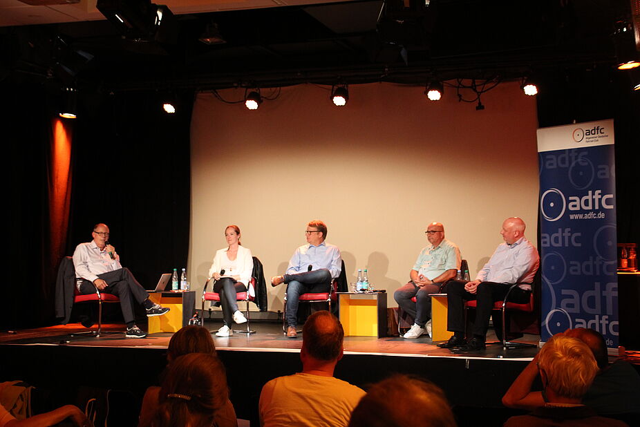 Gesamtaufnahme Podium